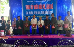 Khám và cấp phát thuốc cho các gia đình chính sách xã Bắc Sơn nhân kỷ niệm ngày Thương binh - Liệt sỹ 27/7