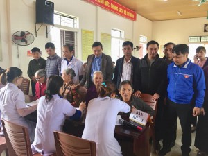 Khám, cấp phát thuốc miễn phí cho 250 hộ dân xã Thạch Lạc