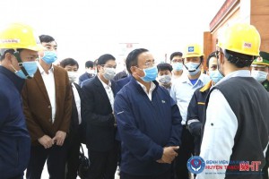 Lãnh đạo các sở, ban, ngành và TX Kỳ Anh cùng đi với đoàn.