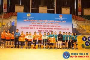 Đội bóng chuyền hơi nữ Trung tâm Y tế huyện Thạch Hà đạt giải ba Giải bóng chuyền ngành Y tế Hà Tĩnh năm 2023