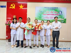 Trung tâm Y tế huyện Thạch Hà mít tinh kỷ niệm ngày Quốc tế Điều dưỡng
