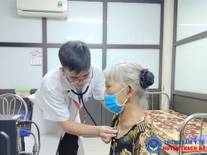 ThS.BS Nội trú Lê Cao Khánh – chuyên ngành Nội tim mạch, Bệnh viện Đại học Y Hà Nội khám bệnh tại Trung tâm Y tế Thạch Hà