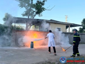 TĂNG CƯỜNG KỸ NĂNG PHÒNG CHÁY CHỮA CHÁY TẠI TRUNG TÂM Y TẾ THẠCH HÀ