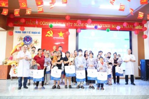 TRAO QUÀ TRUNG THU – GỬI TRỌN YÊU THƯƠNG ĐẾN CÁC BỆNH NHI TẠI TRUNG TÂM Y TẾ THẠCH HÀ