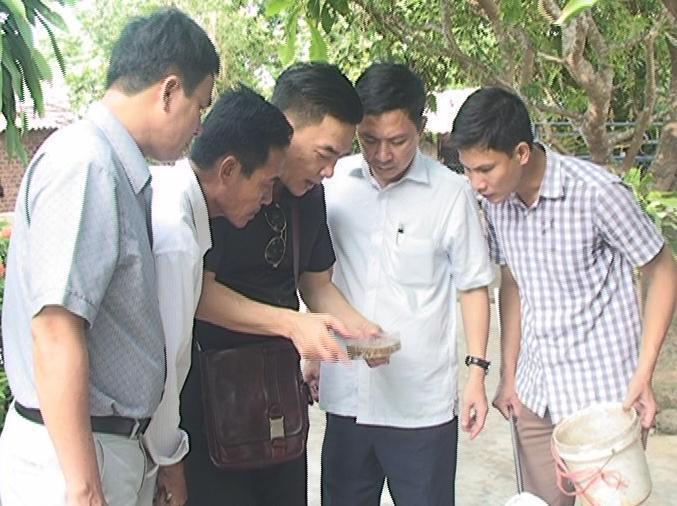 Lãnh đạo Sở Y tế kiểm tra công tác phòng chống SXH tại xã Thạch Môn - thành phố Hà Tĩnh