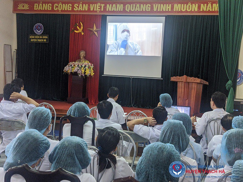 Bệnh viện đa khoa huyện Thạch Hà: Tập huấn về công tác phòng, chống dịch bệnh COVID-19 cho cán bộ, người lao động