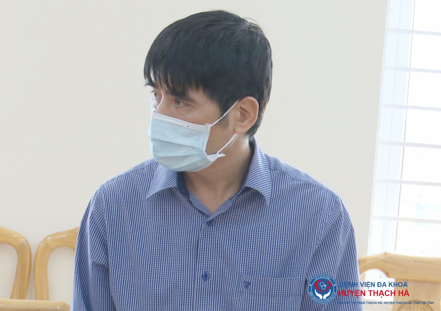 Lãnh đạo Bệnh viện Đa khoa huyện Thạch Hà báo cáo công tác cách ly, theo dõi đối với bệnh nhân 265