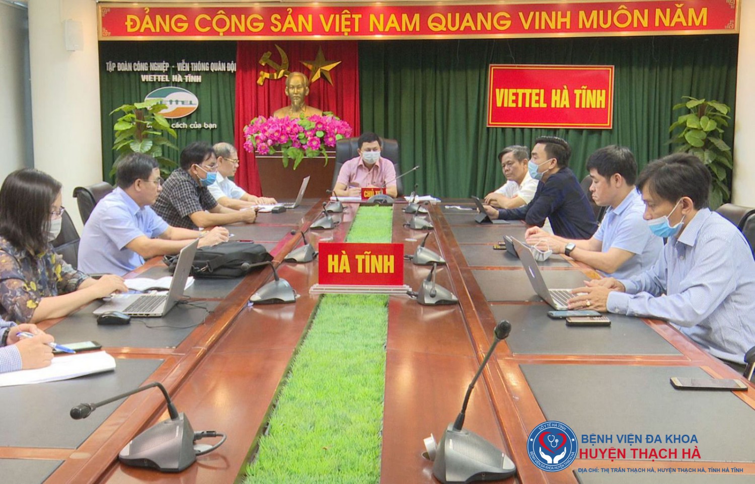 Bác sỹ Lê Ngọc Châu – TUV – Giám đốc Sở Y tế chủ trì tại điểm cầu Hà Tĩnh.