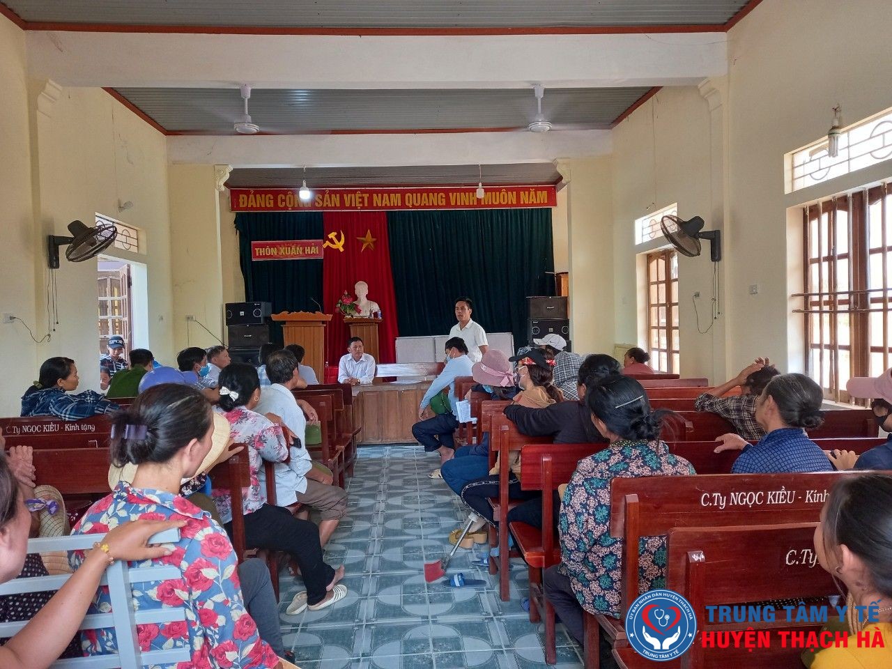 Trung tâm Kiểm soát bệnh tật Hà Tĩnh cũng đưa ra các khuyến cáo phòng chống dịch SXH tại cuộc họp với thôn Xuân Hải thị trấn Lộc Hà