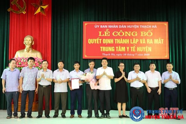 13/13 huyện, thị, thành phố ở Hà Tĩnh đã hoàn thành việc thành lập Trung tâm y tế. Trong ảnh: Ra mắt Trung tâm Y tế huyện Thạch Hà.