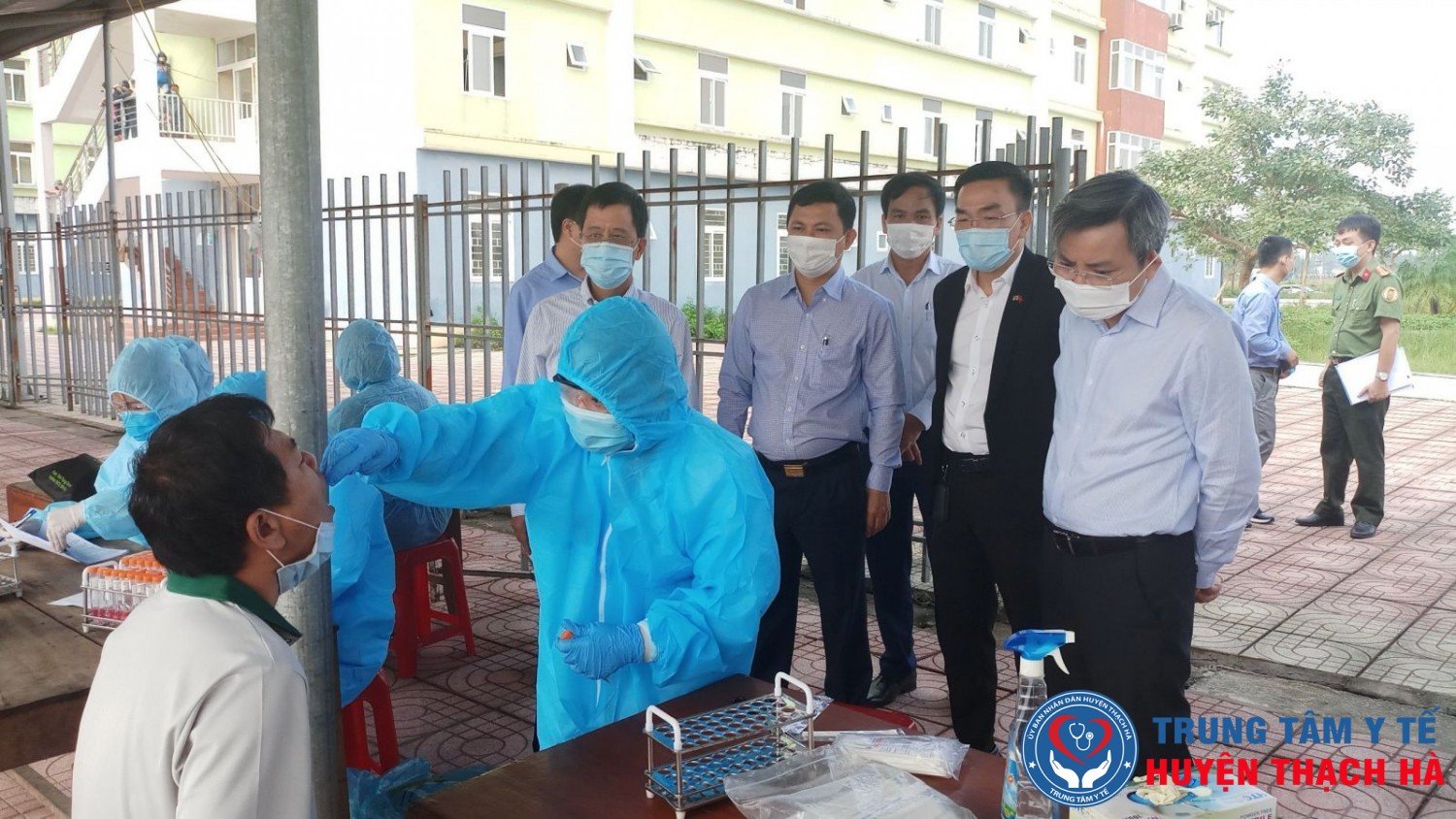 Đoàn kiểm tra tại khu cách ly tập trung ở khu ký túc xá Mitraco và kiểm tra việc lấy mẫu xét nghiệm cho chuyên gia Đài Loan  cách ly tại khu nhà ở cho công nhân và người lao động