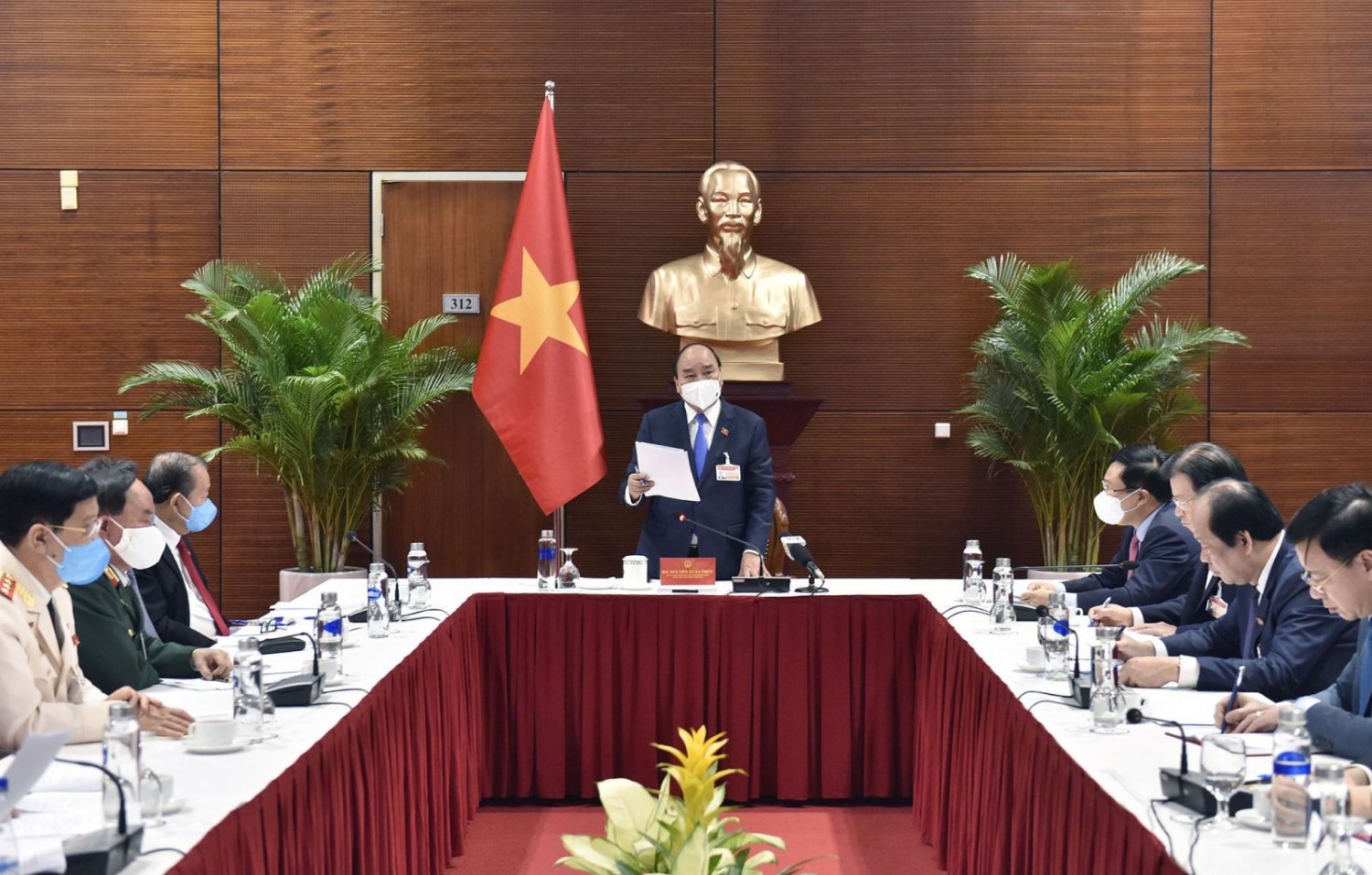 Thủ tướng Nguyễn Xuân Phúc chủ trì phiên họp Thường trực Chính phủ với Ban Chỉ đạo quốc gia phòng, chống dịch COVID-19.