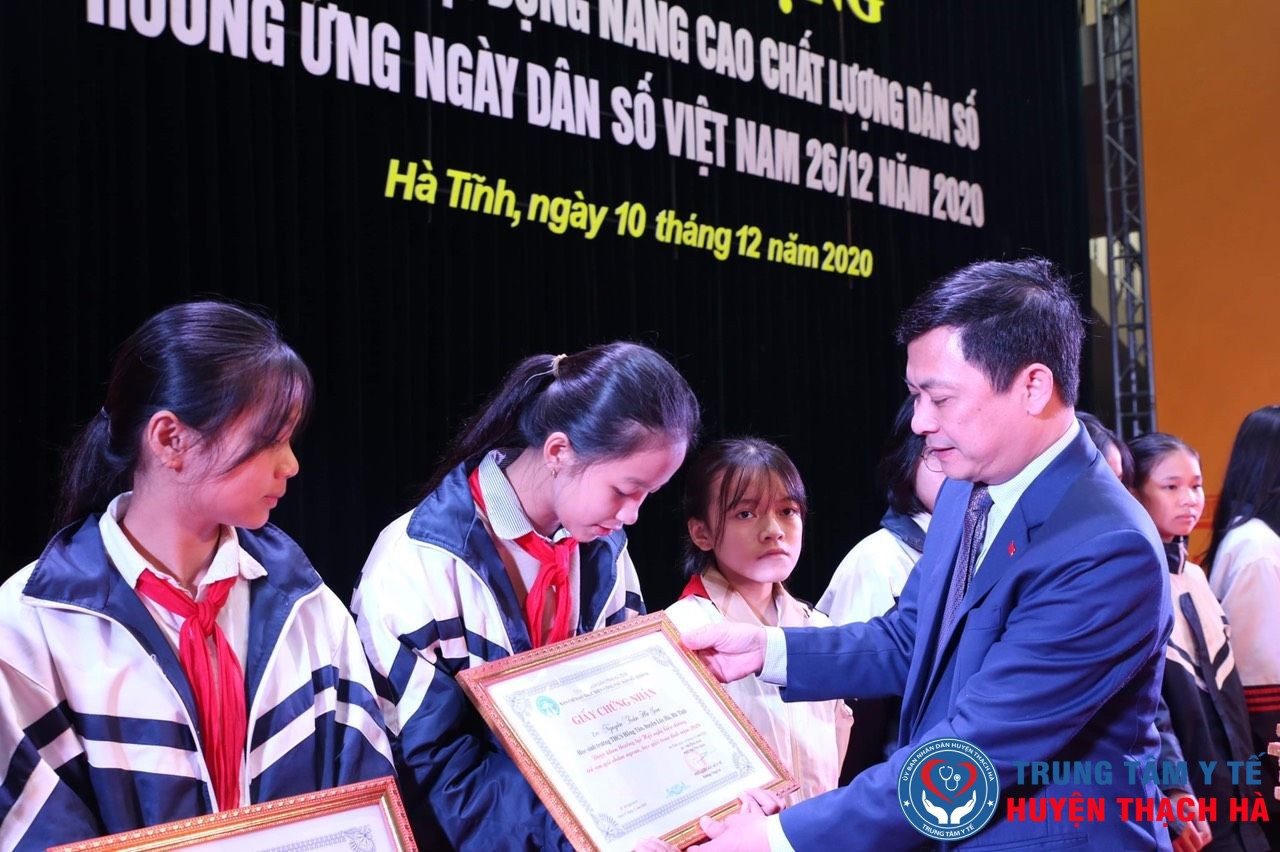 Hàng năm Hà Tĩnh tổ chức các hội thảo, hội nghị biểu dương trẻ em gái chăm ngoan học giỏi