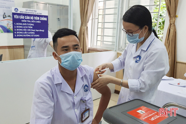 Trong đợt 1, Hà Tĩnh đã triển khai tiêm an toàn 10.007 liều vắc-xin Astra Zeneca phòng Covid-19 cho các đối tượng.