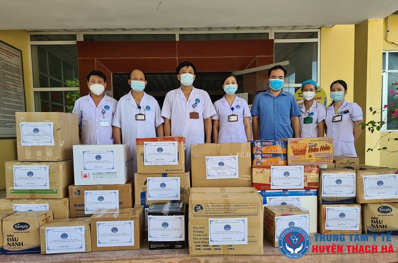 Công đoàn Trung tâm Y tế huyện Thạch Hà quyên góp nhu yếu phẩm ủng hộ đồng bào miền Nam chống dịch Covid-19