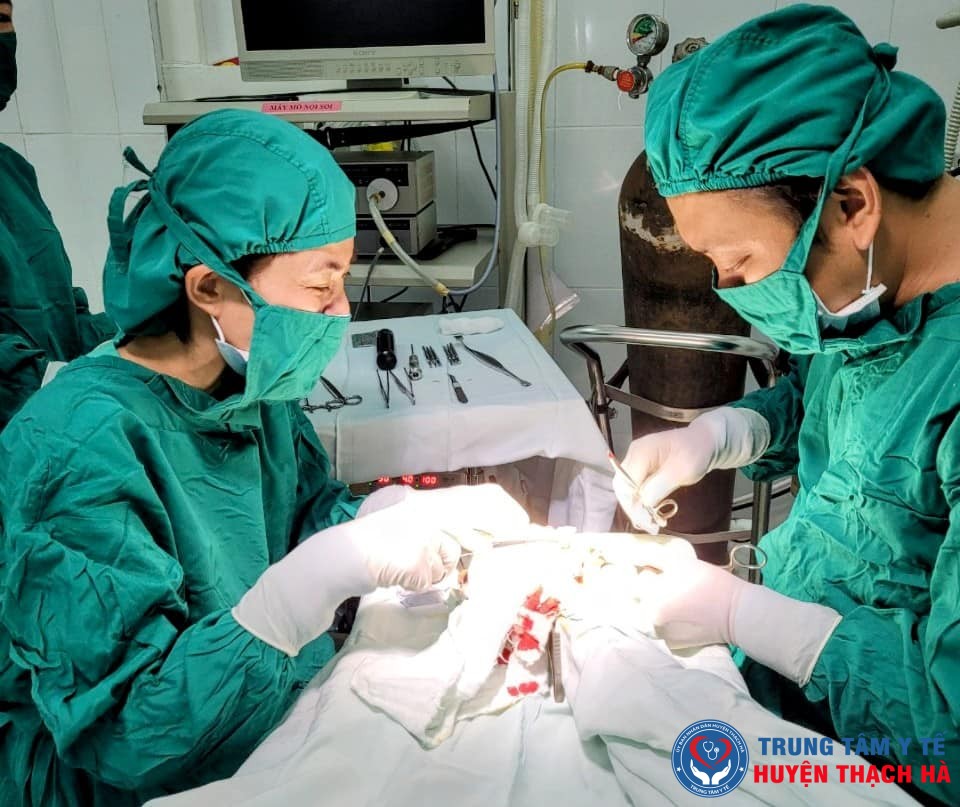 Phẫu thuật cấp cứu thành công cho bệnh nhân đứt hoàn toàn thần kinh và động mạch bàn tay do tai nạn lao động